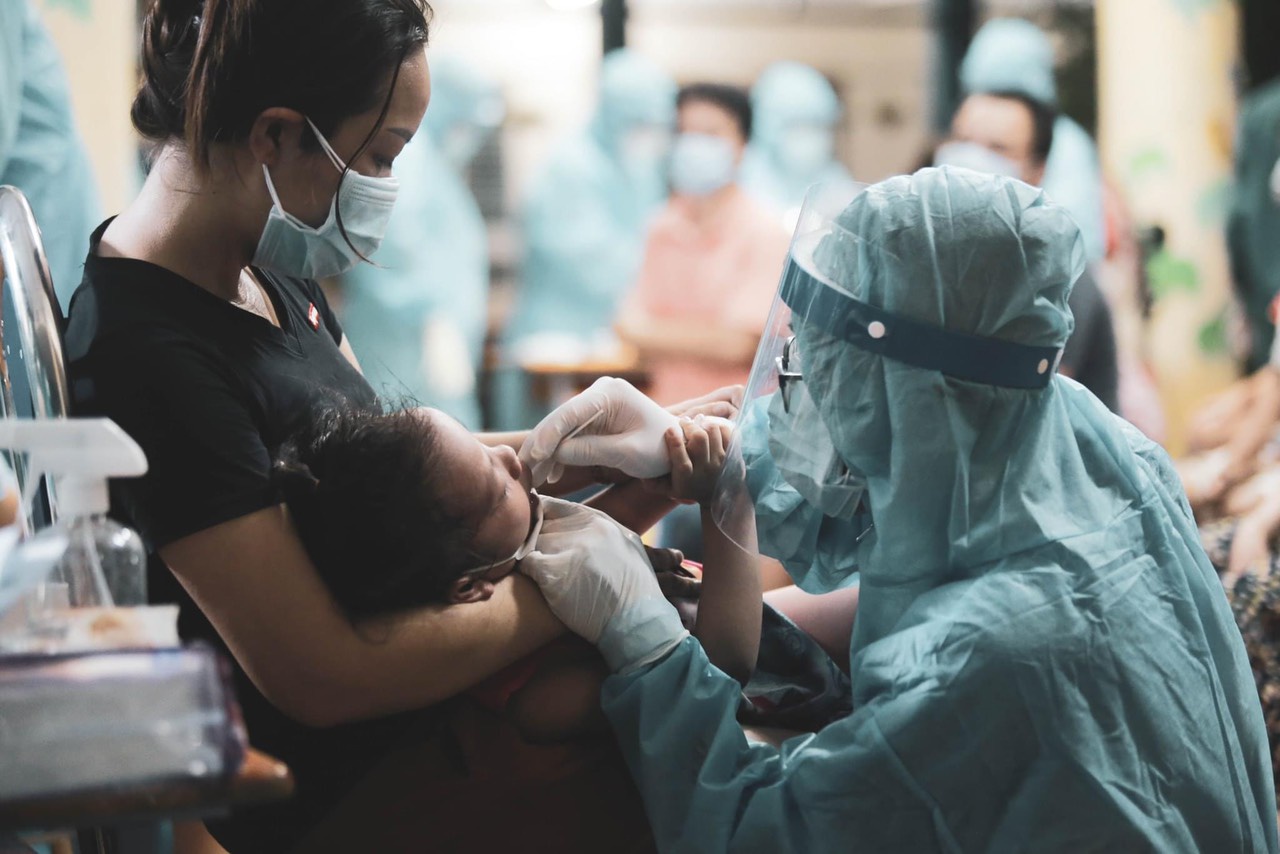 Bác sĩ Trương Hữu Khanh: Làm gì khi trẻ em, phụ nữ mang thai nhiễm Covid-19?